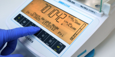 Die beste Analysenwaage wählen: 10 wichtige Merkmale, auf die Sie achten sollten